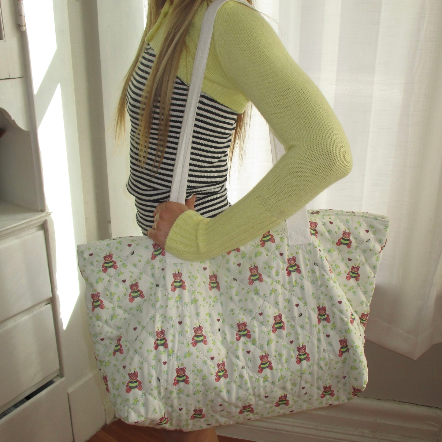 honey bee large tote bag